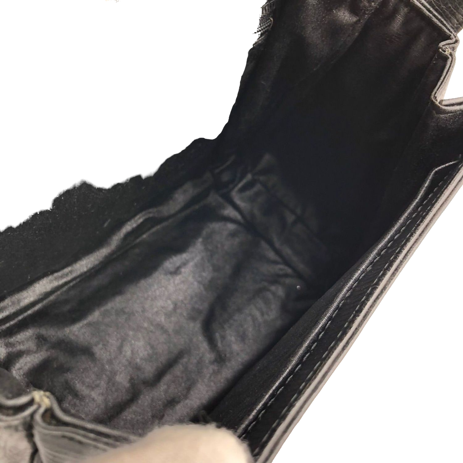 UNGARO Sac à main cuir grainé noir fermoir triangle doré