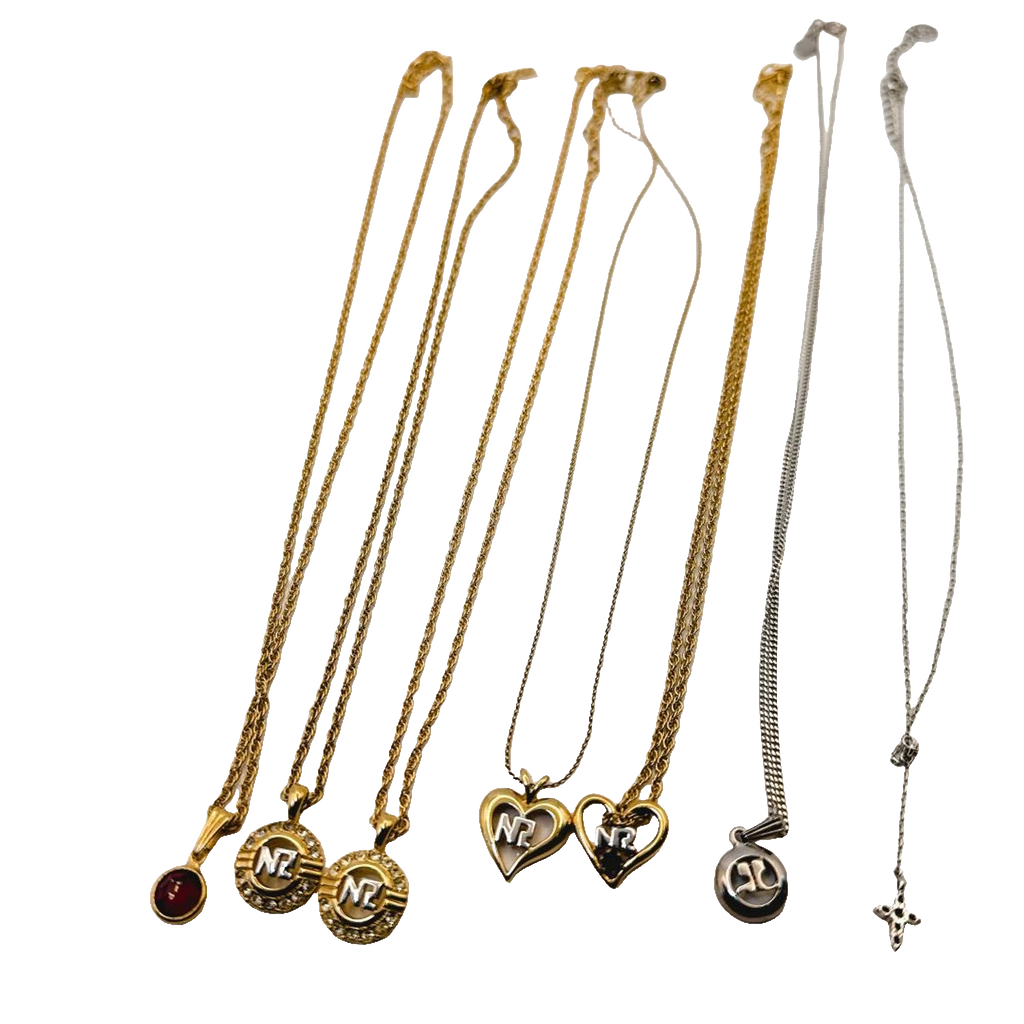 LOT DE 7 COLLIERS Nina Ricci & Courrèges (vendu à l'unité en live)
