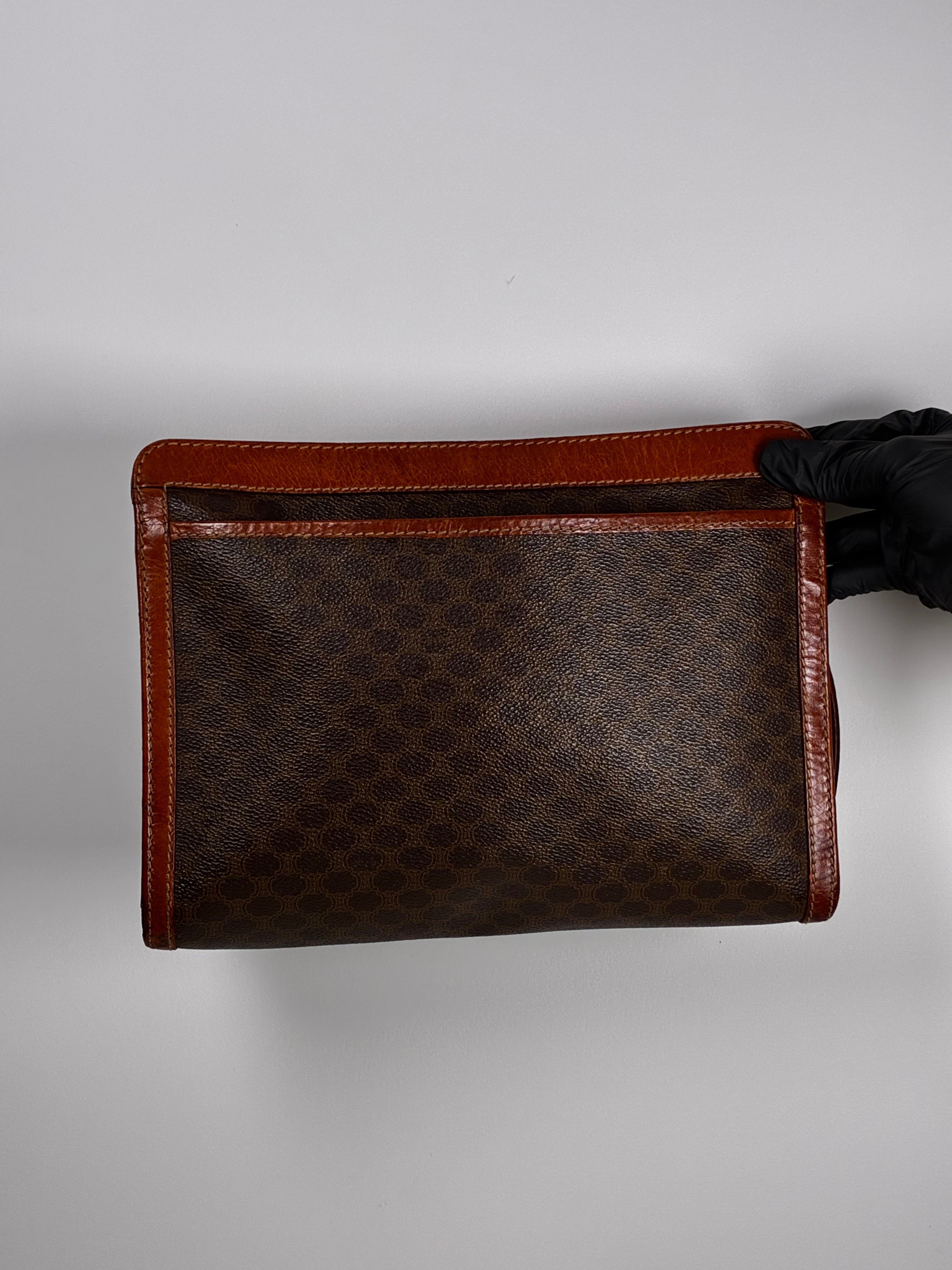 Céline Pochette Macadam en toile monogramme brun et cuir cognac