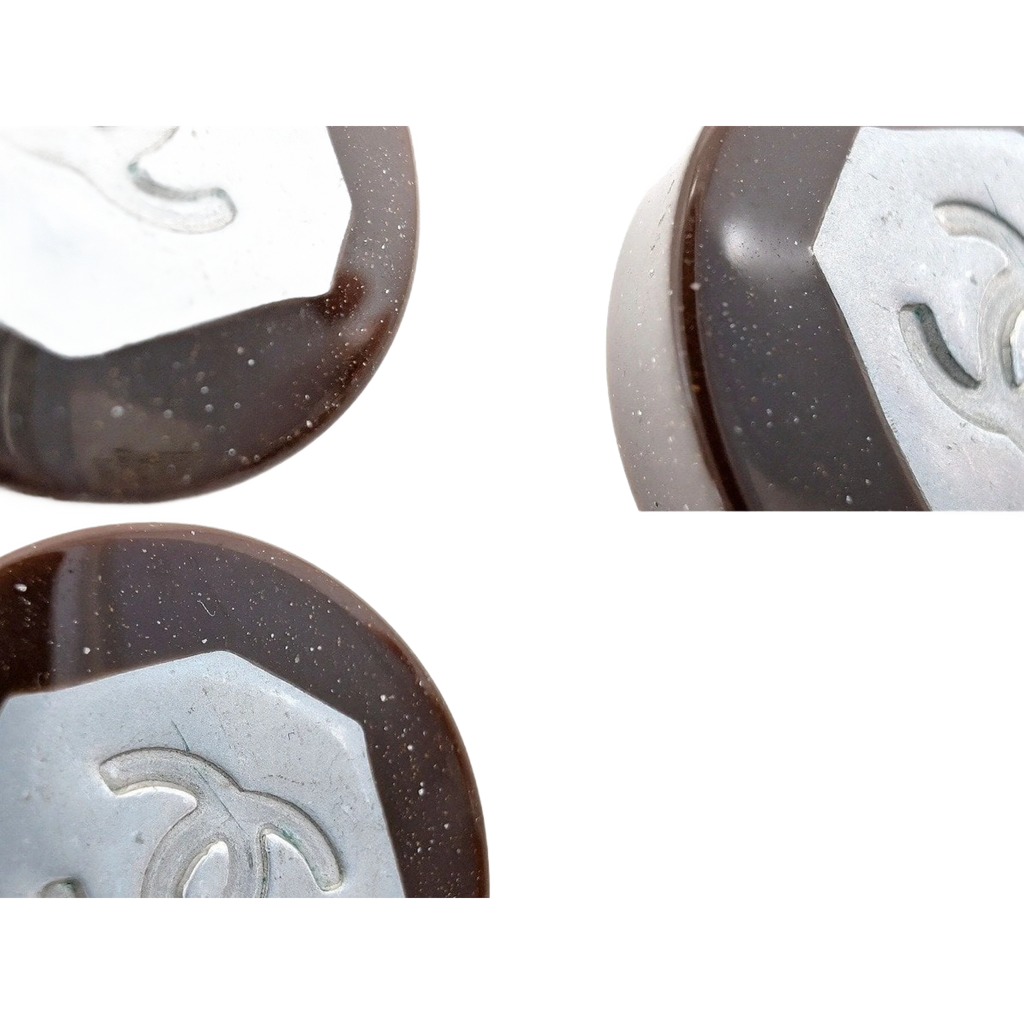CHANEL Boucles d'oreilles 99P gravé, Coco Mark, plastique marron et argent