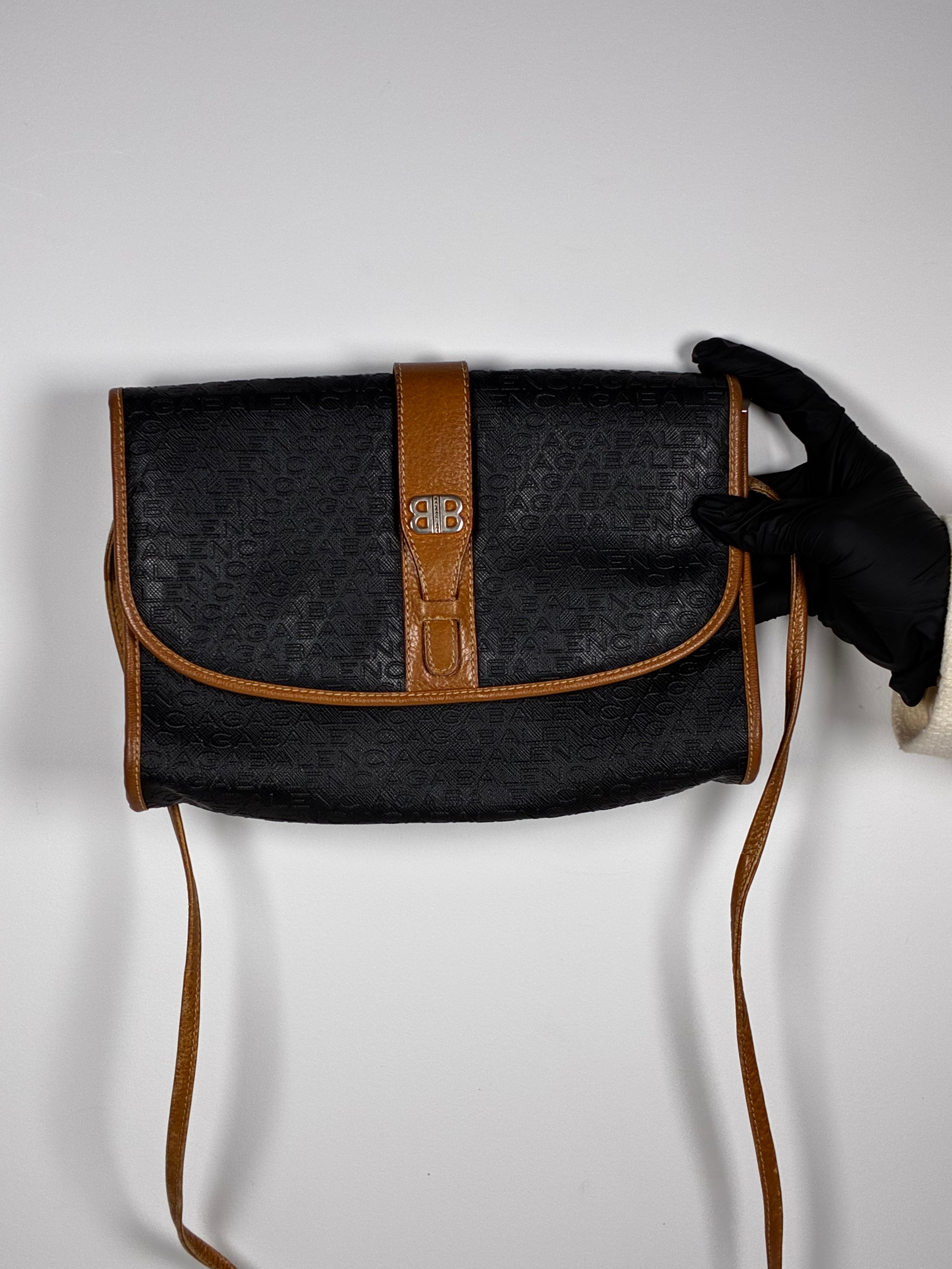 Balenciaga sacoche vintage au logo papillon