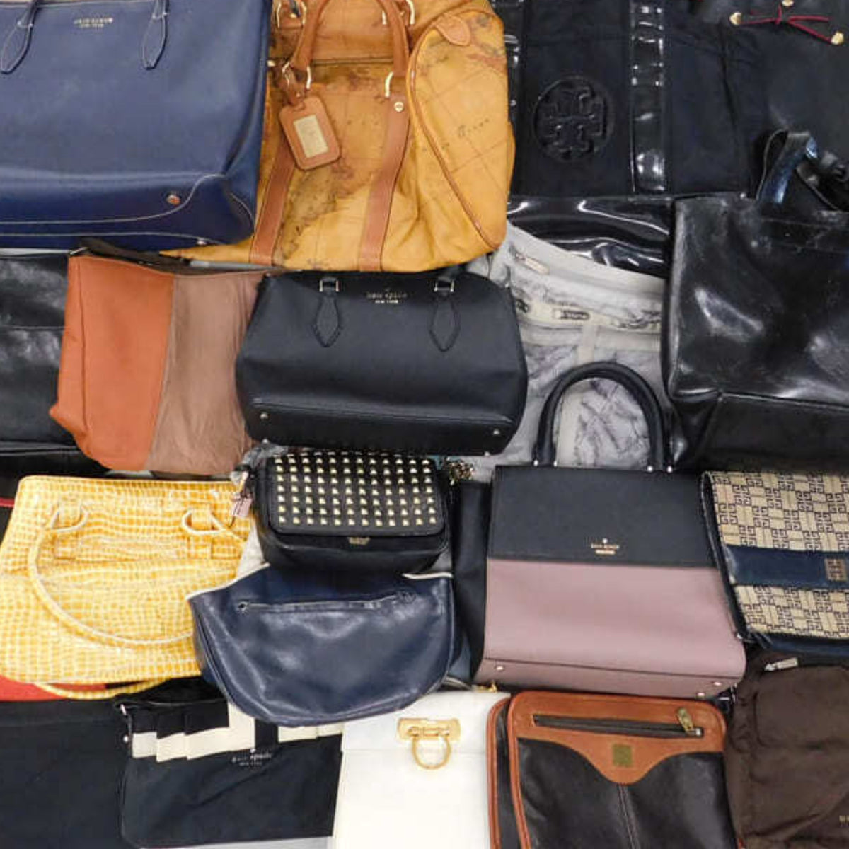 MULTI-MARQUES LOTX19 sacs Givenchy, Kate Spade, Prima Classe à l'unité vu en live