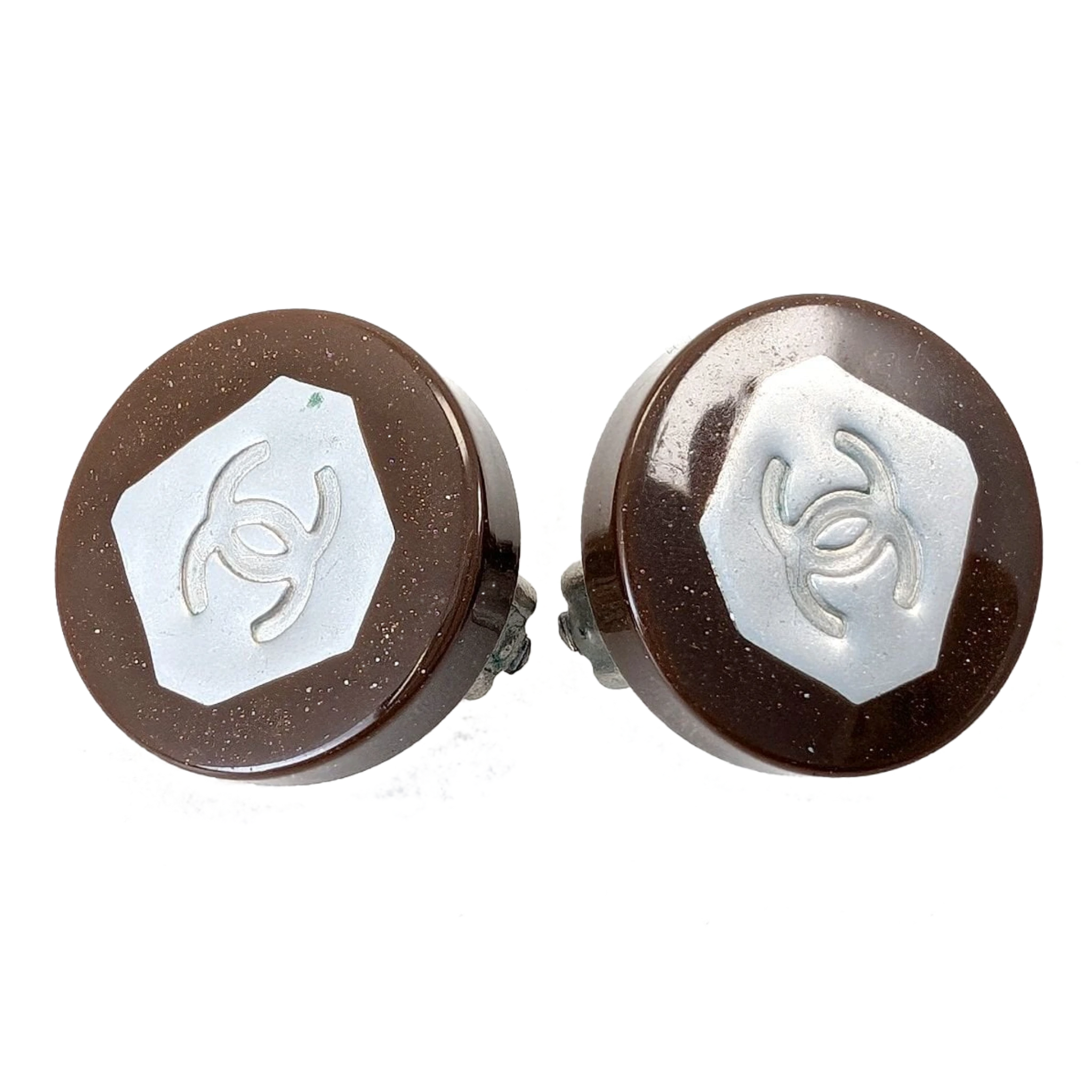 CHANEL Boucles d'oreilles 99P gravé, Coco Mark, plastique marron et argent