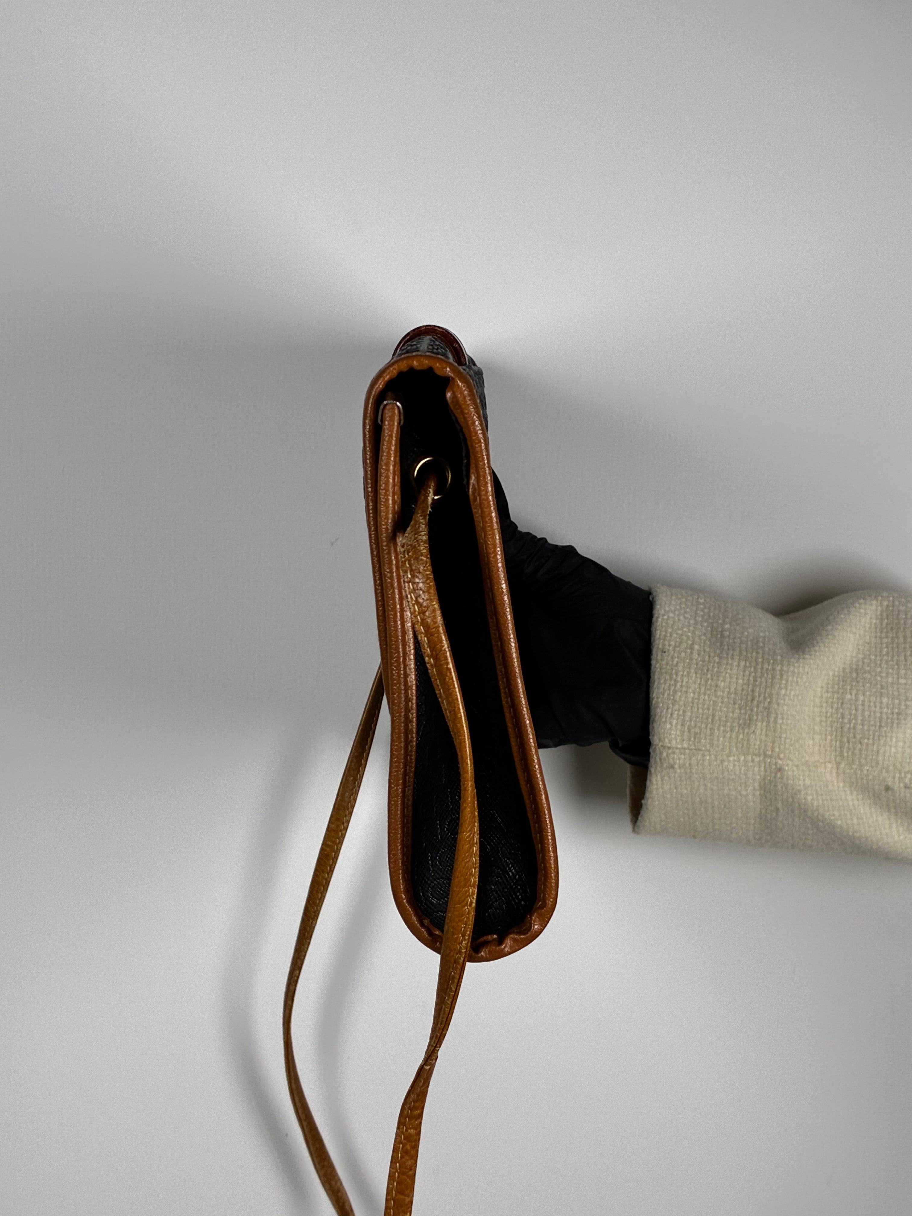 Balenciaga sacoche vintage au logo papillon