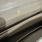 PIERRE BALMAIN SAC BANDOULIERE BEIGE ET ANNEAU DORE