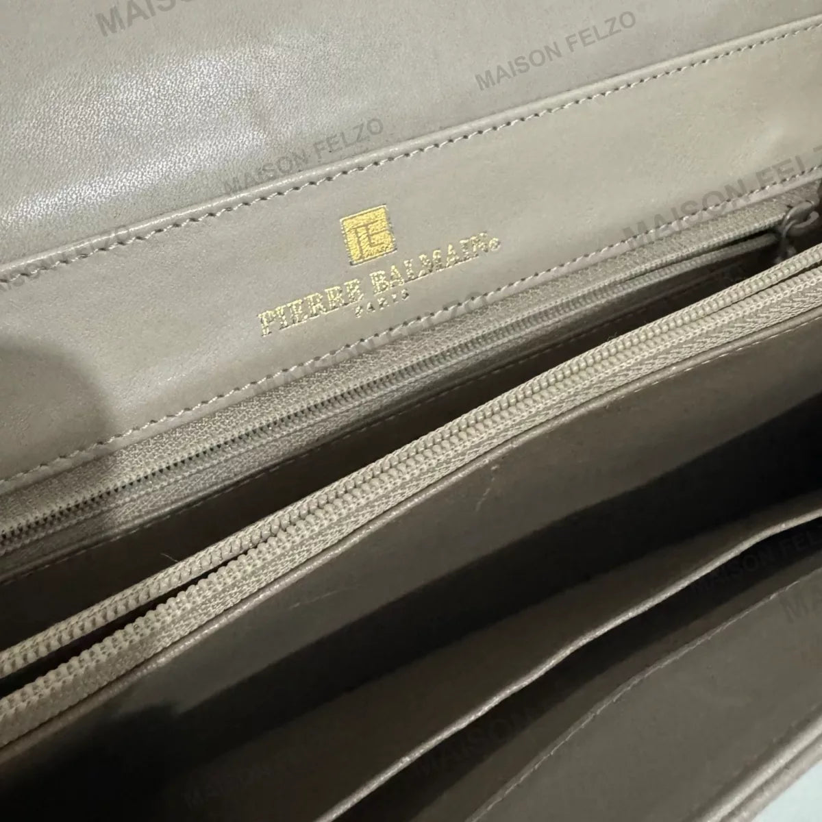 PIERRE BALMAIN SAC BANDOULIERE BEIGE ET ANNEAU DORE