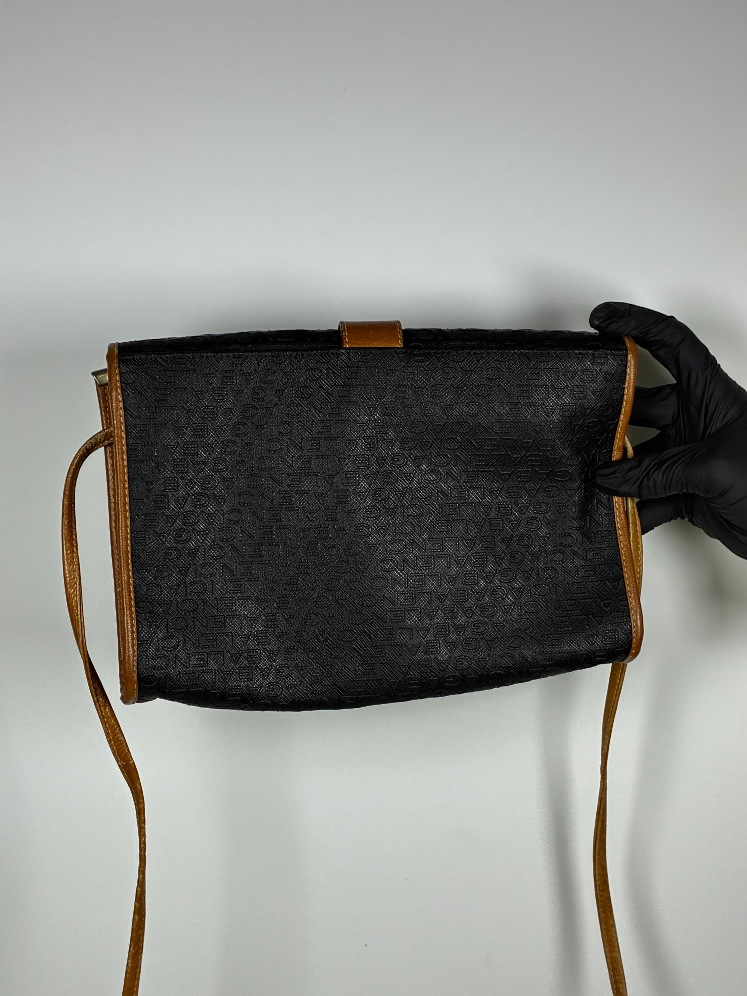 Balenciaga sacoche vintage au logo papillon