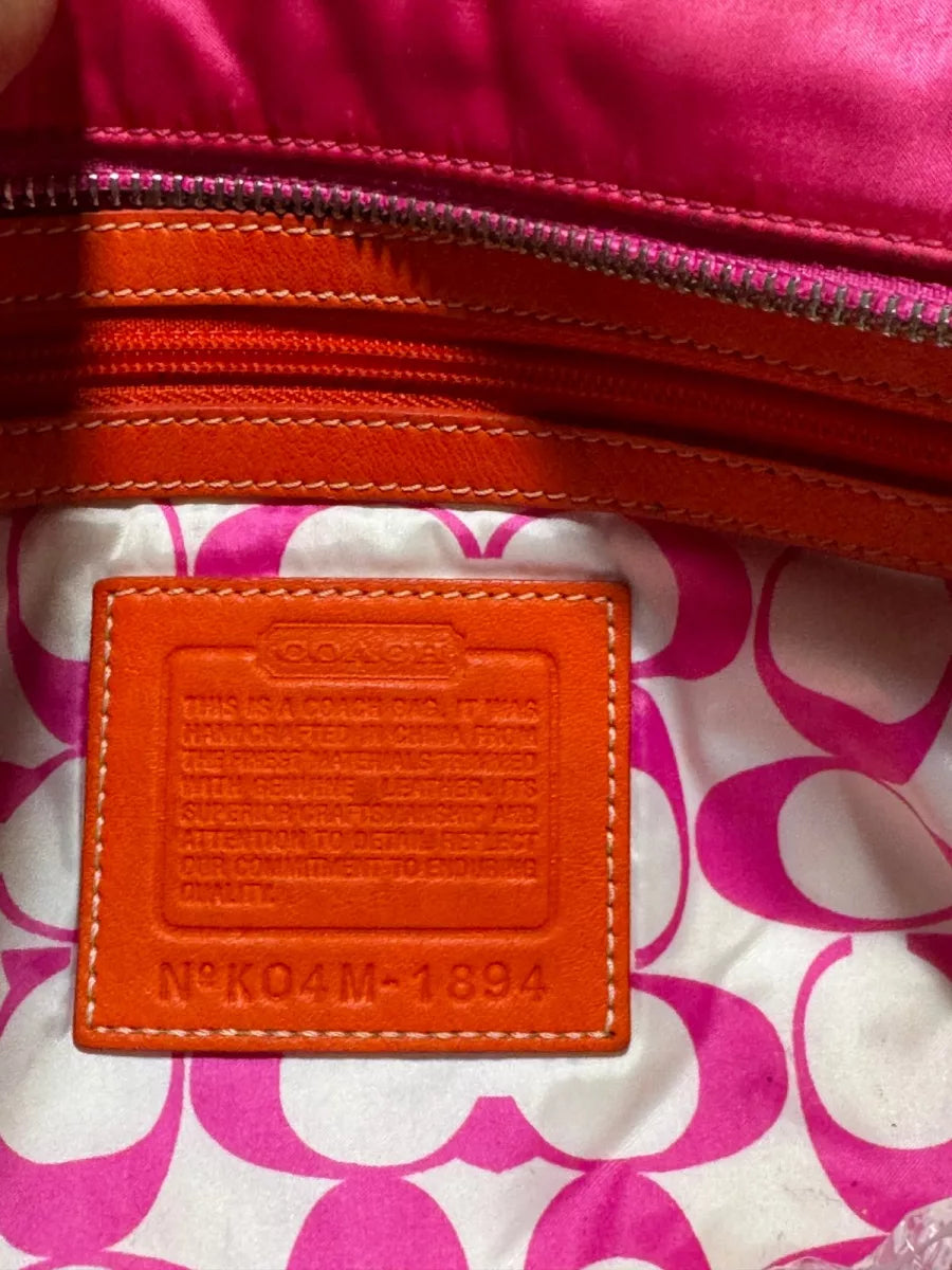 COACH Sac cabas Coach est un modèle Hamptons Weekend en nylon rose vif