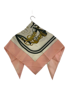 HERMÈS Paris Carré de soie 90x90 Brides de Gala rose saumon fond blanc