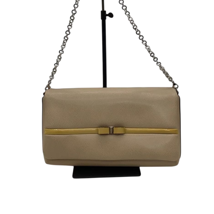 SALVATORE FERRAGAMO Sac pochette chaîne cuir saffiano beige nœud Vara