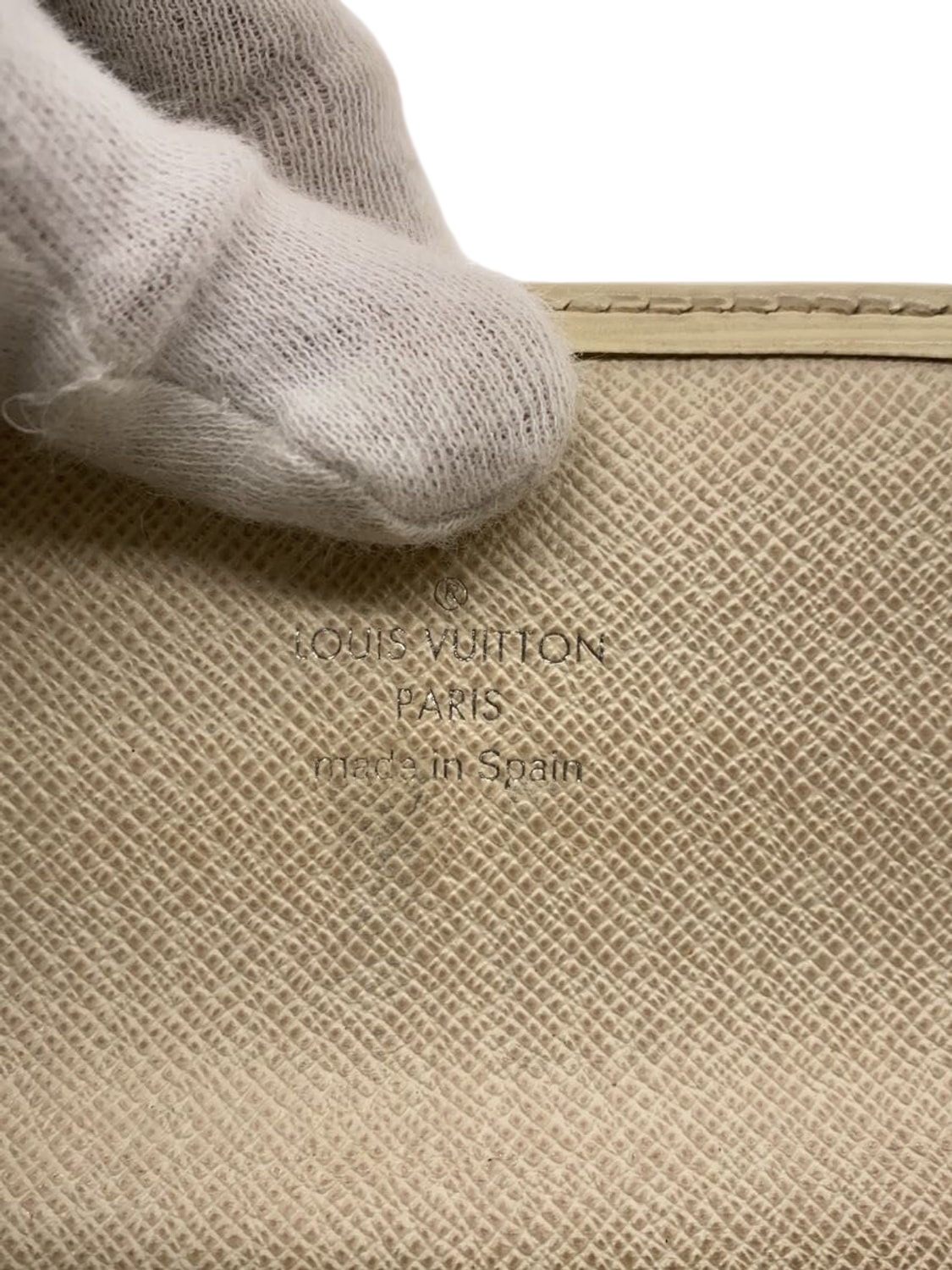 LOUIS VUITTON Portefeuille long Sarah cuir Épi beige quincaillerie dorée