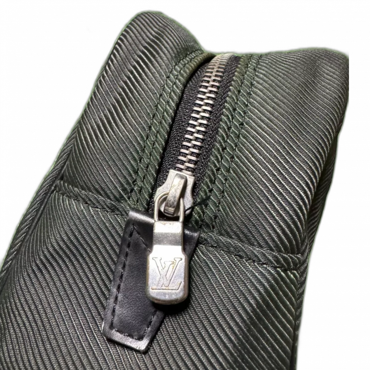 LOUIS VUITTON Trousse de Toilette Vintage Nylon Noir - Made in Spain 2003