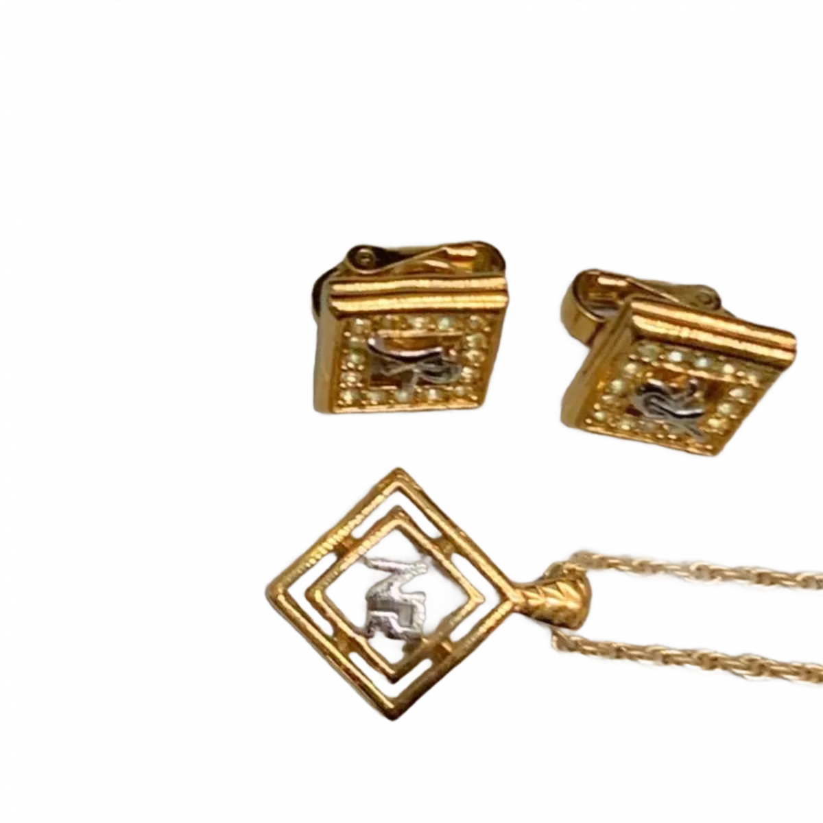 NINA RICCI LOTX2 Nina Ricci (collier et boucles d'oreilles) couleur or logo strass.  vendu à l'unité