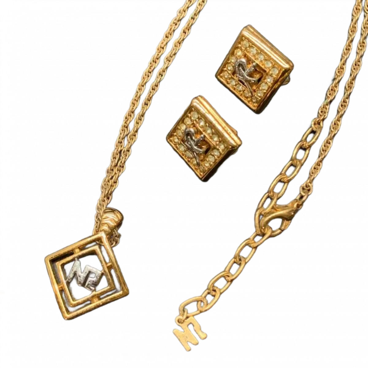 NINA RICCI LOTX2 Nina Ricci (collier et boucles d'oreilles) couleur or logo strass.  vendu à l'unité