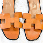 HERMÈS Sandales en cuir Oran à logo H, pointure 38, orange