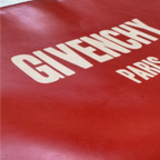 GIVENCHY Pochette rouge cuir lisse