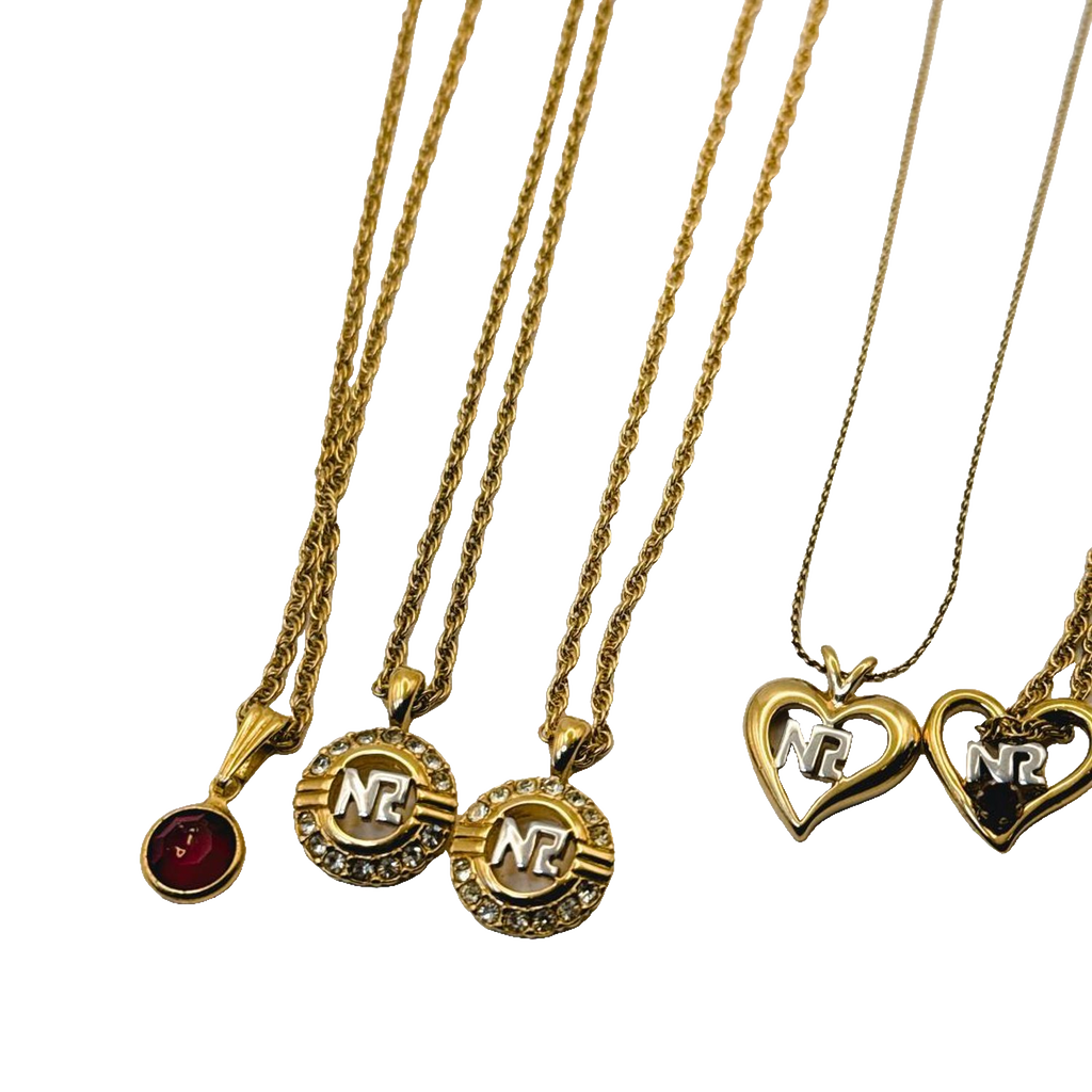 LOT DE 7 COLLIERS Nina Ricci & Courrèges (vendu à l'unité en live)