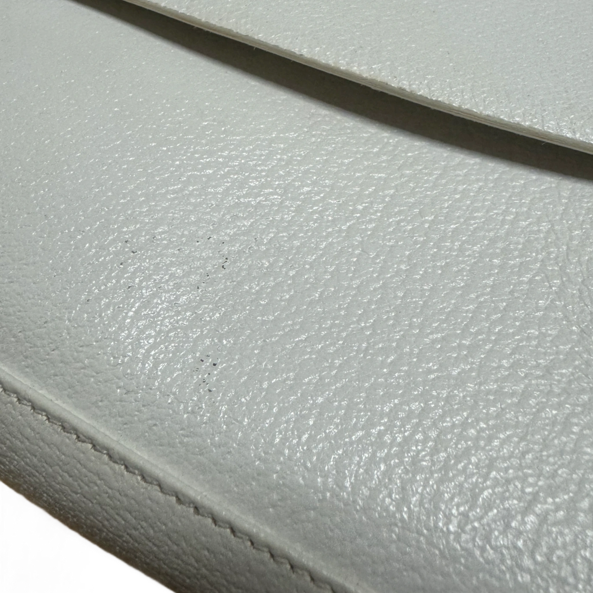 GUCCI Sac besace Gucci cuir blanc grainé bandoulière ajustable