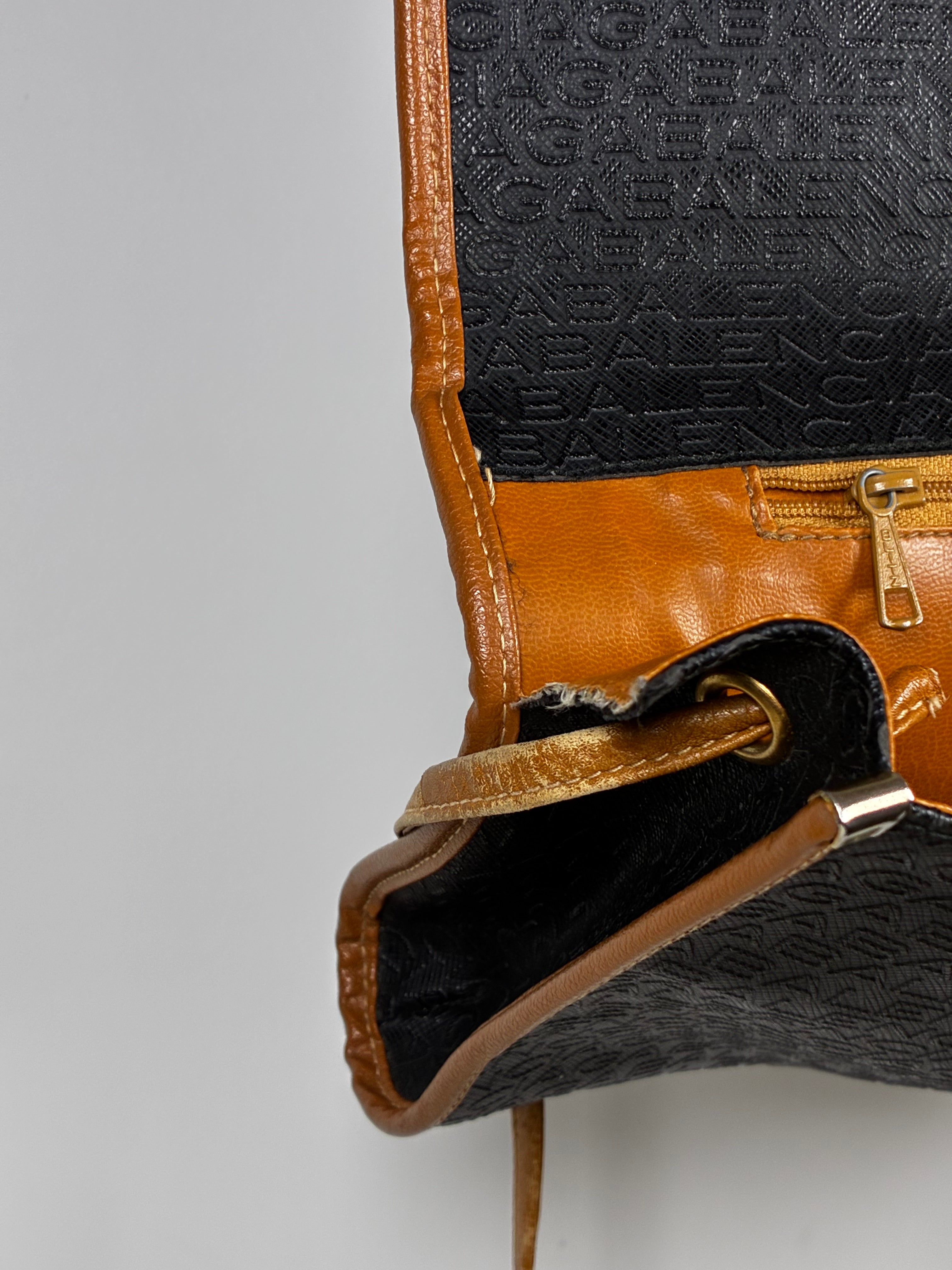 Balenciaga sacoche vintage au logo papillon