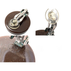 CHANEL Boucles d'oreilles 99P gravé, Coco Mark, plastique marron et argent