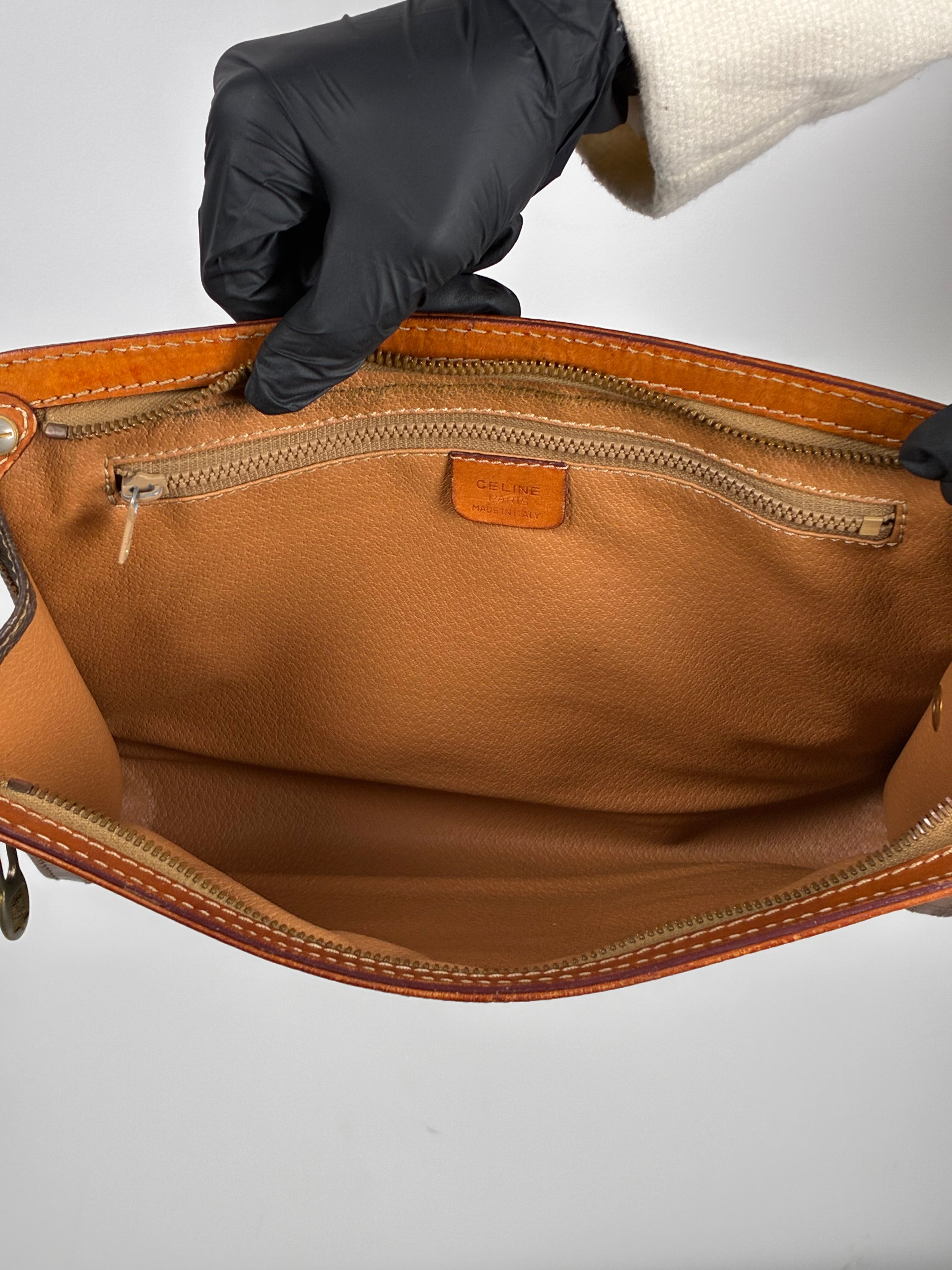 Céline Pochette Macadam en toile monogramme brun et cuir cognac