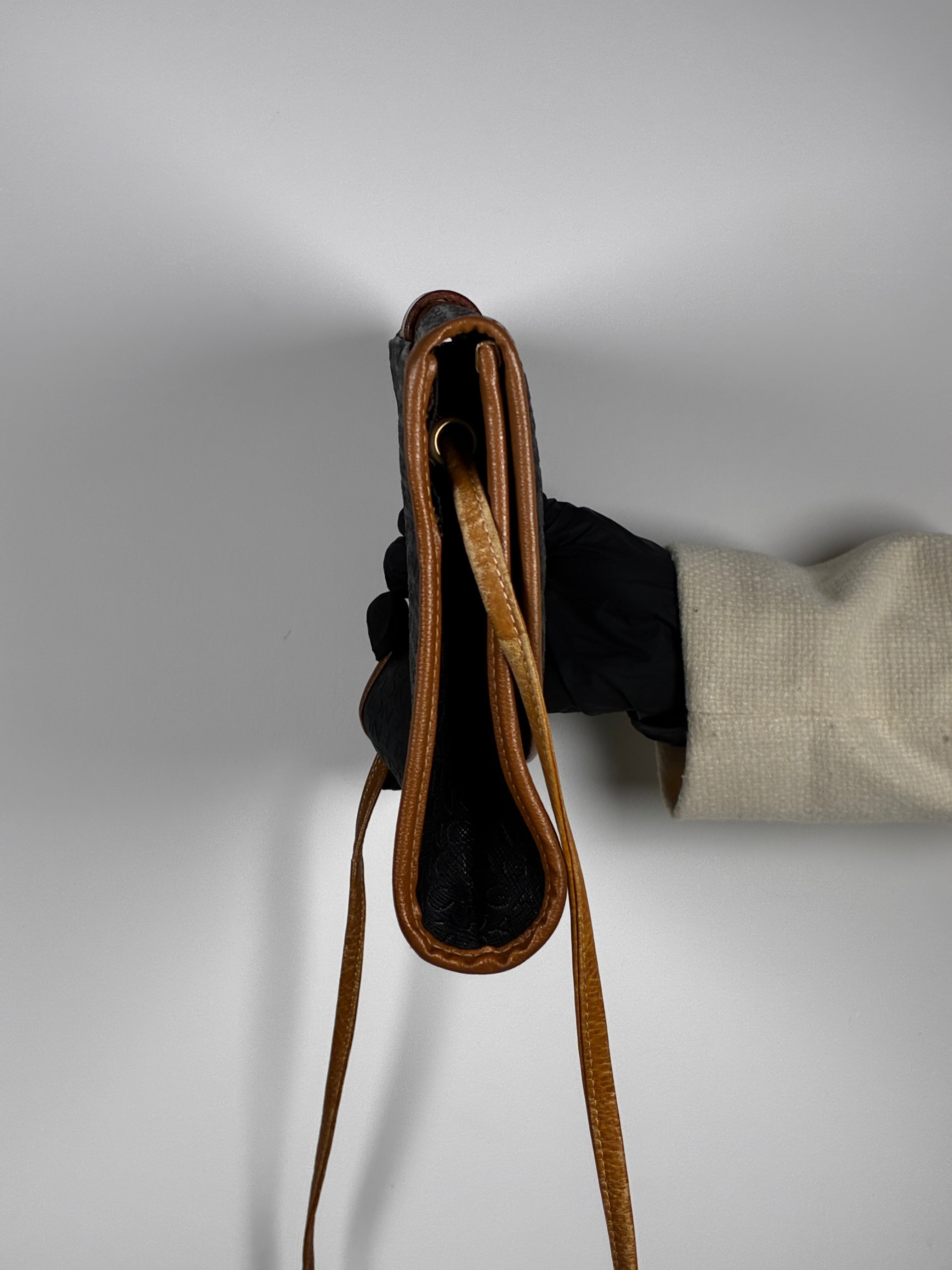 Balenciaga sacoche vintage au logo papillon