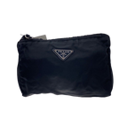 PRADA Milano Pochette nylon Re-Nylon noir plaque triangle argentée