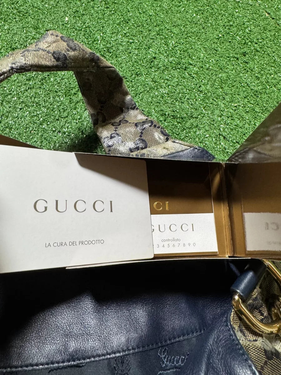 GUCCI Sac hobo Gucci Hysteria sur motif monogramme GG wcarte/carnet