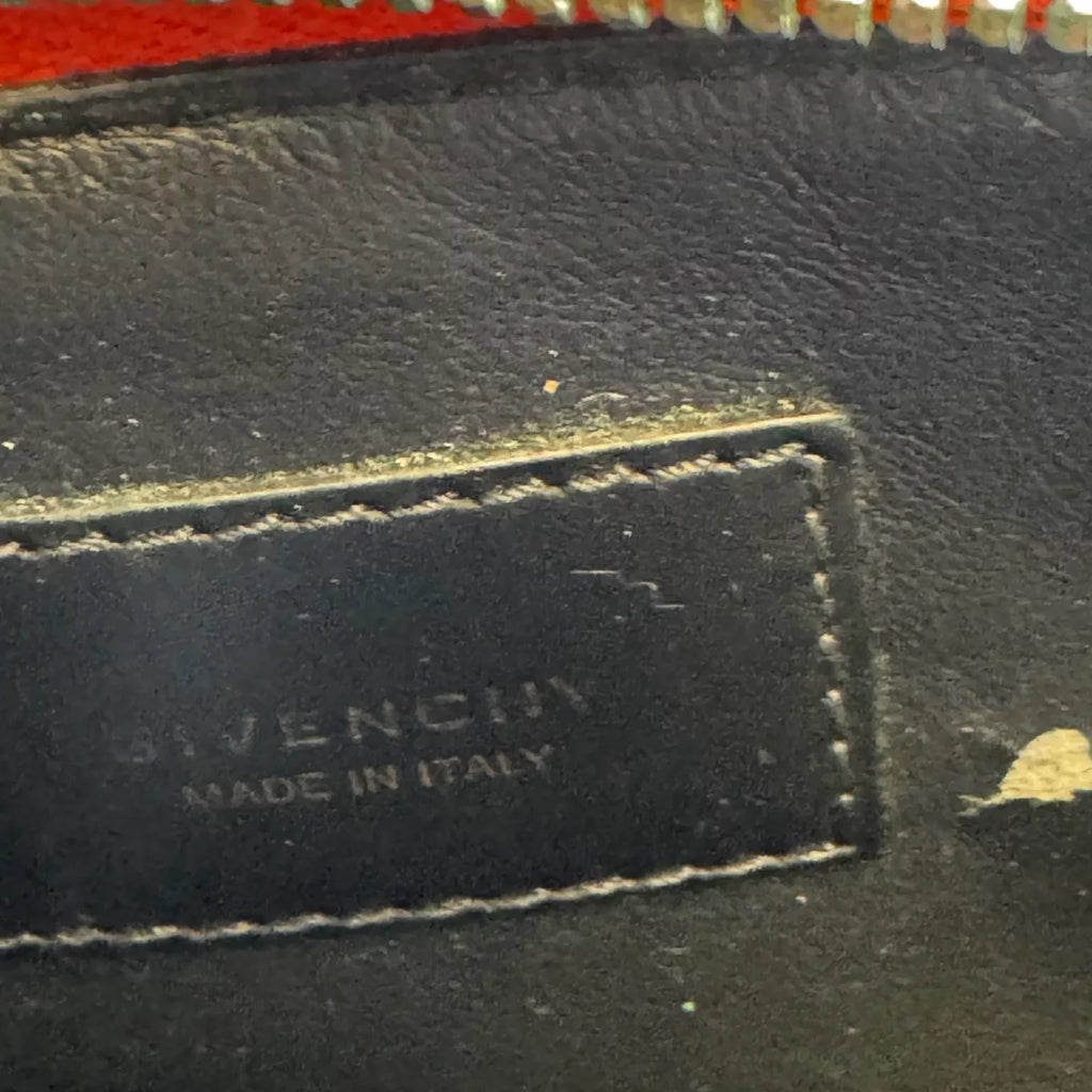 GIVENCHY Pochette rouge cuir lisse