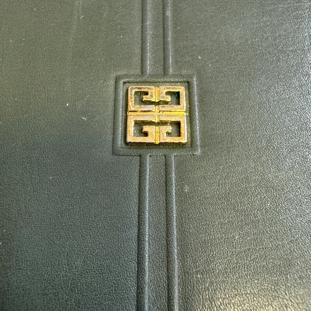 GIVENCHY Portefeuille long givenchy kaki avec logo doré au centre