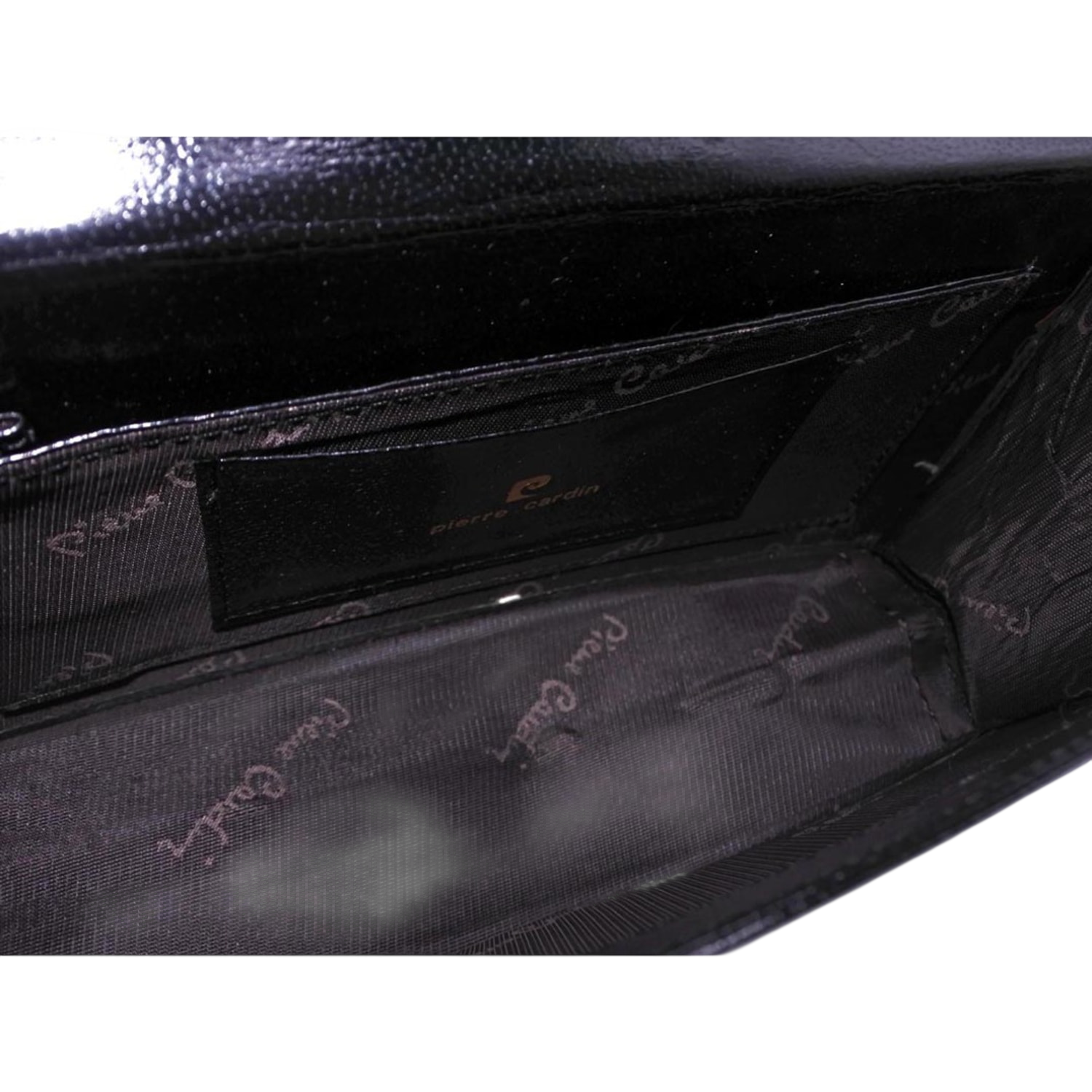PIERRE CARDIN Pochette soirée cuir noir lisse chaîne dorée logo PC