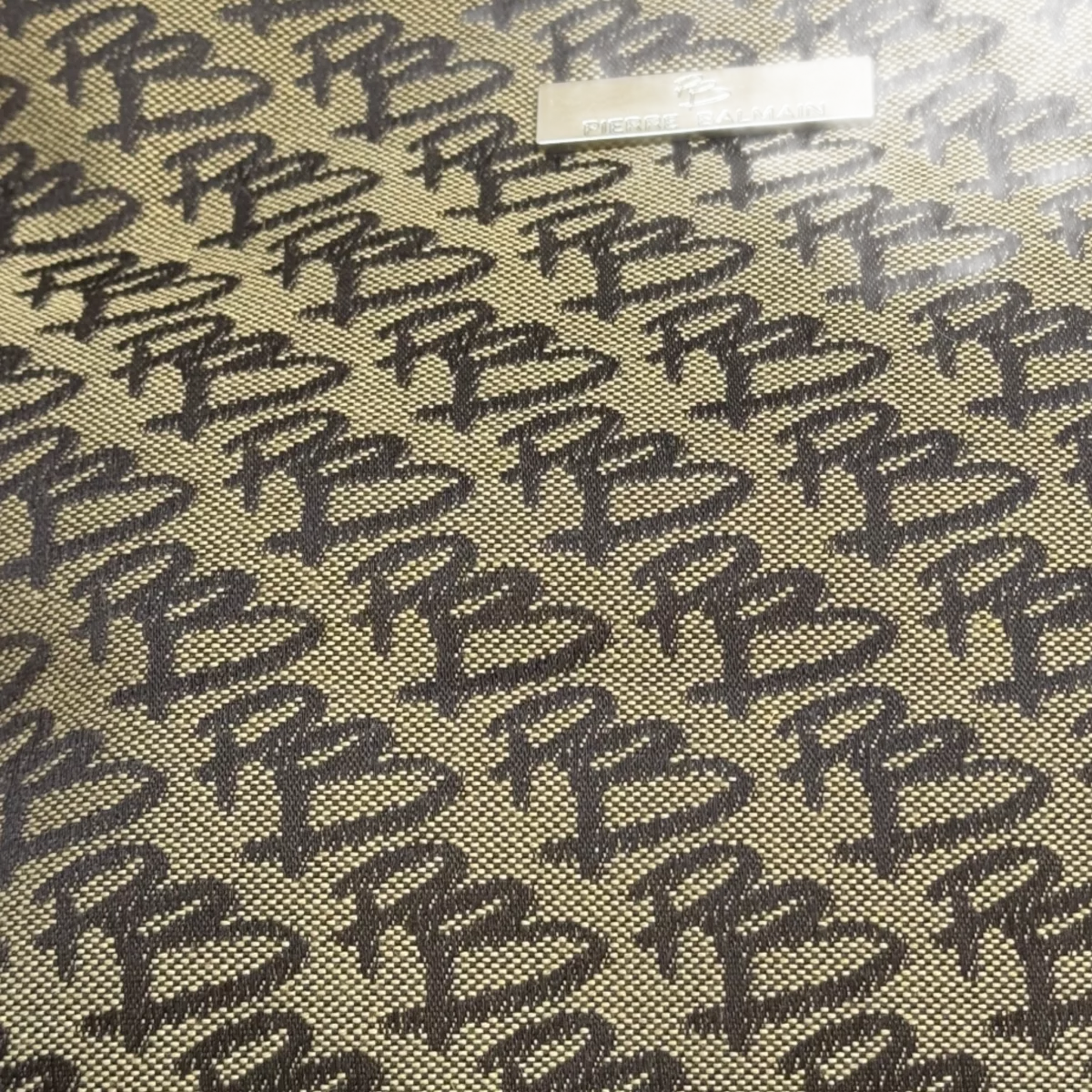 PIERRE BALMAIN Sac monogrammé  B marron et plaque argenté