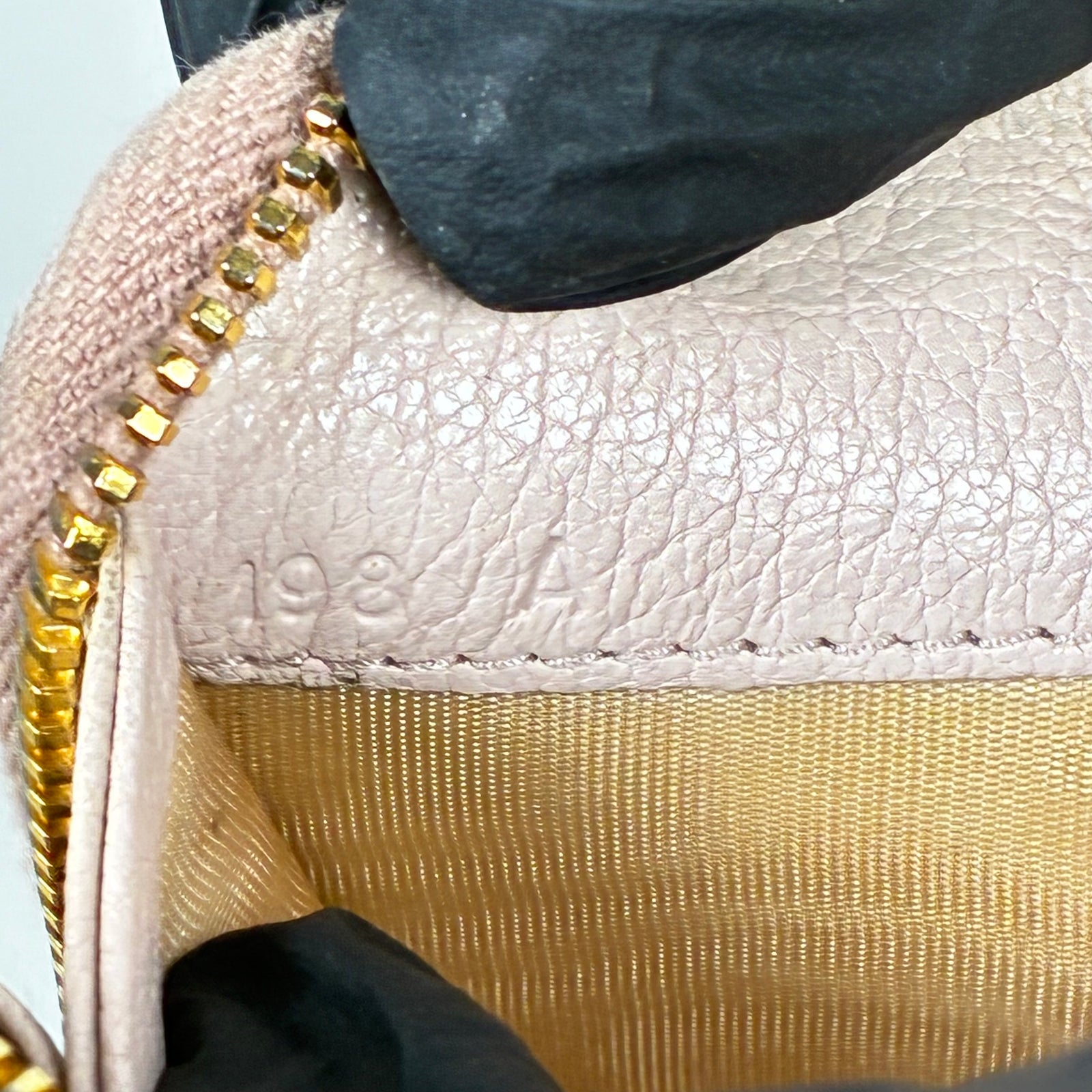 MIU MIU Portefeuille rose multifonction