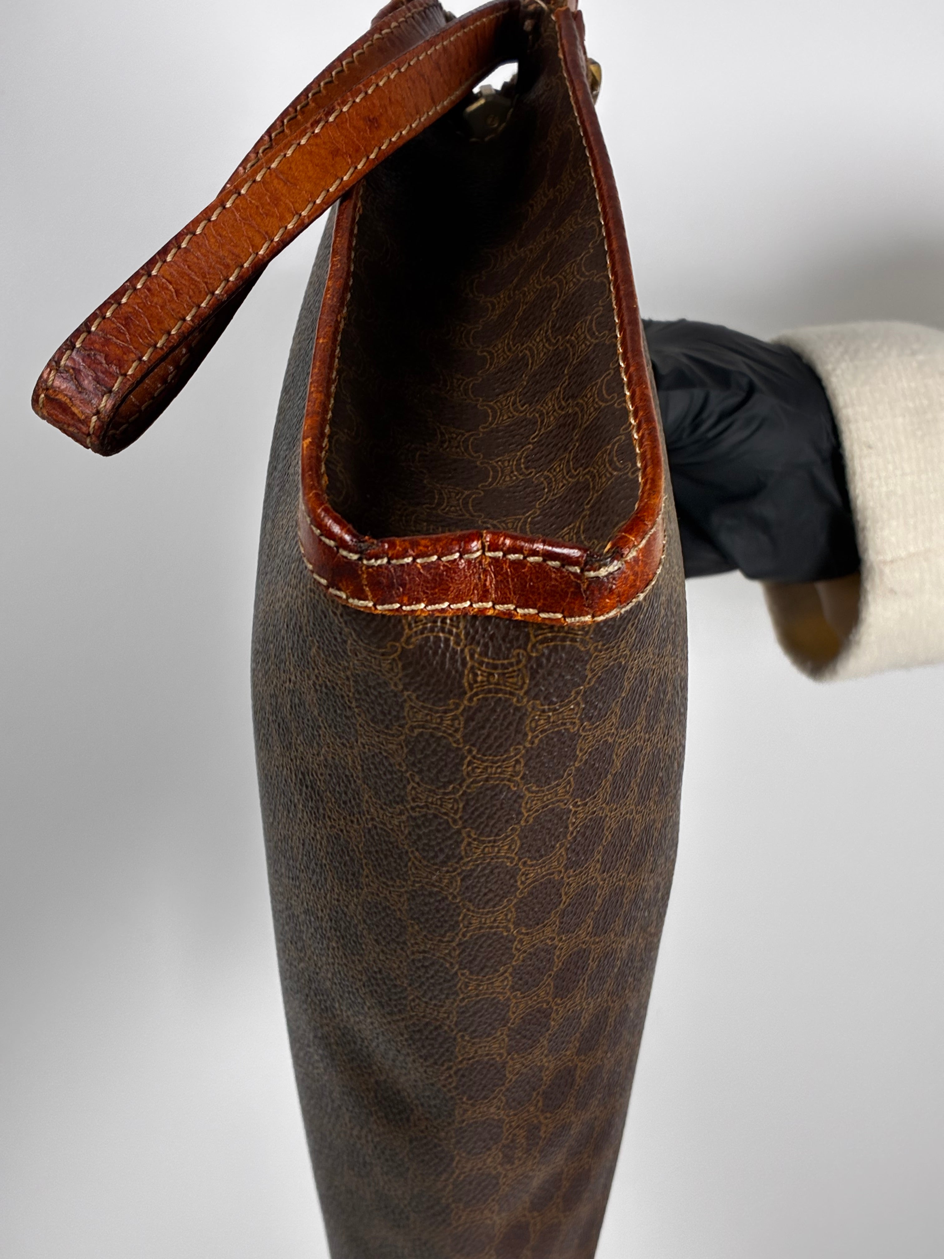 Céline Pochette Macadam en toile monogramme brun et cuir cognac