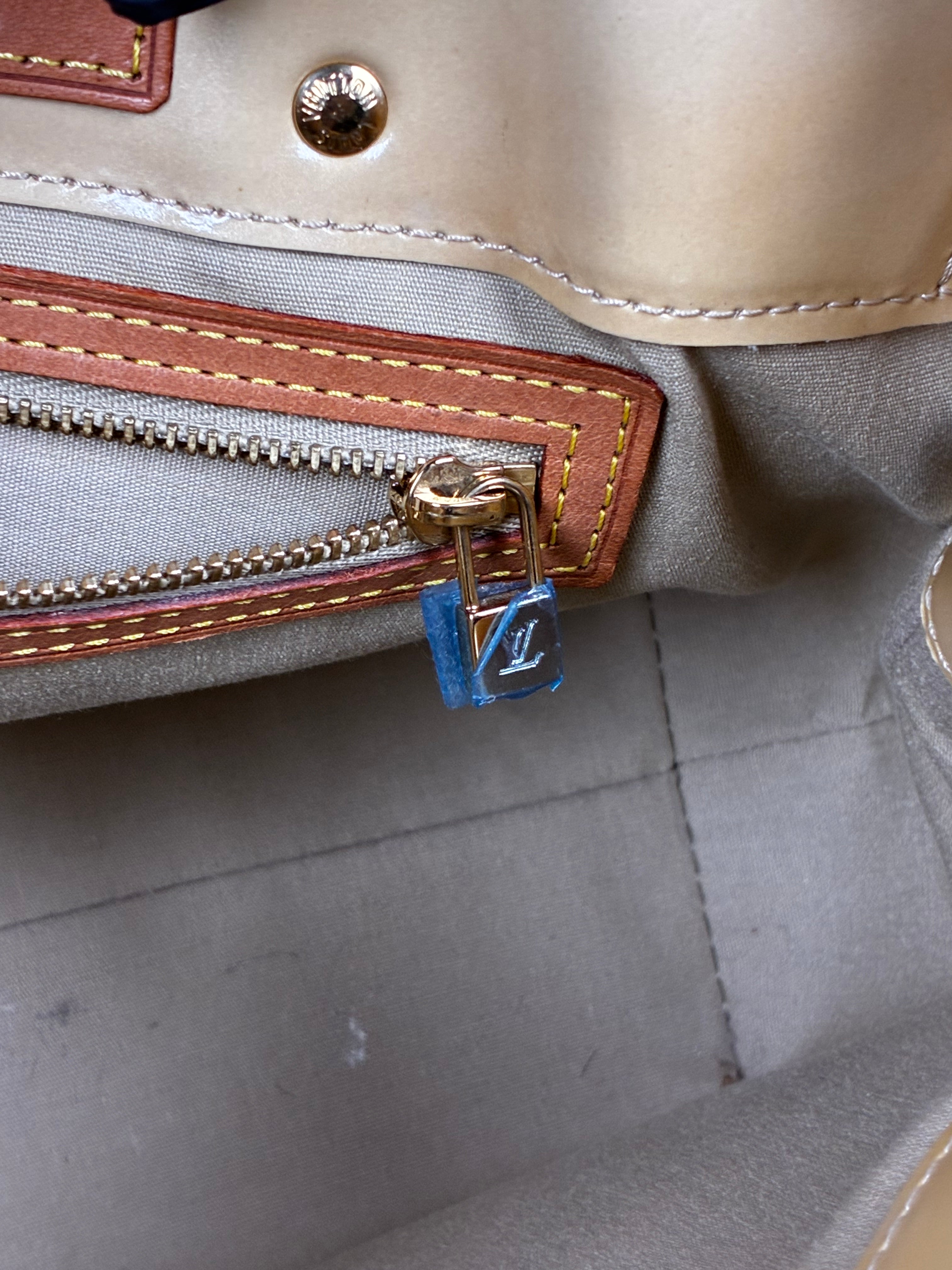 Louis Vuitton sac Alma PM en cuir vernis beige