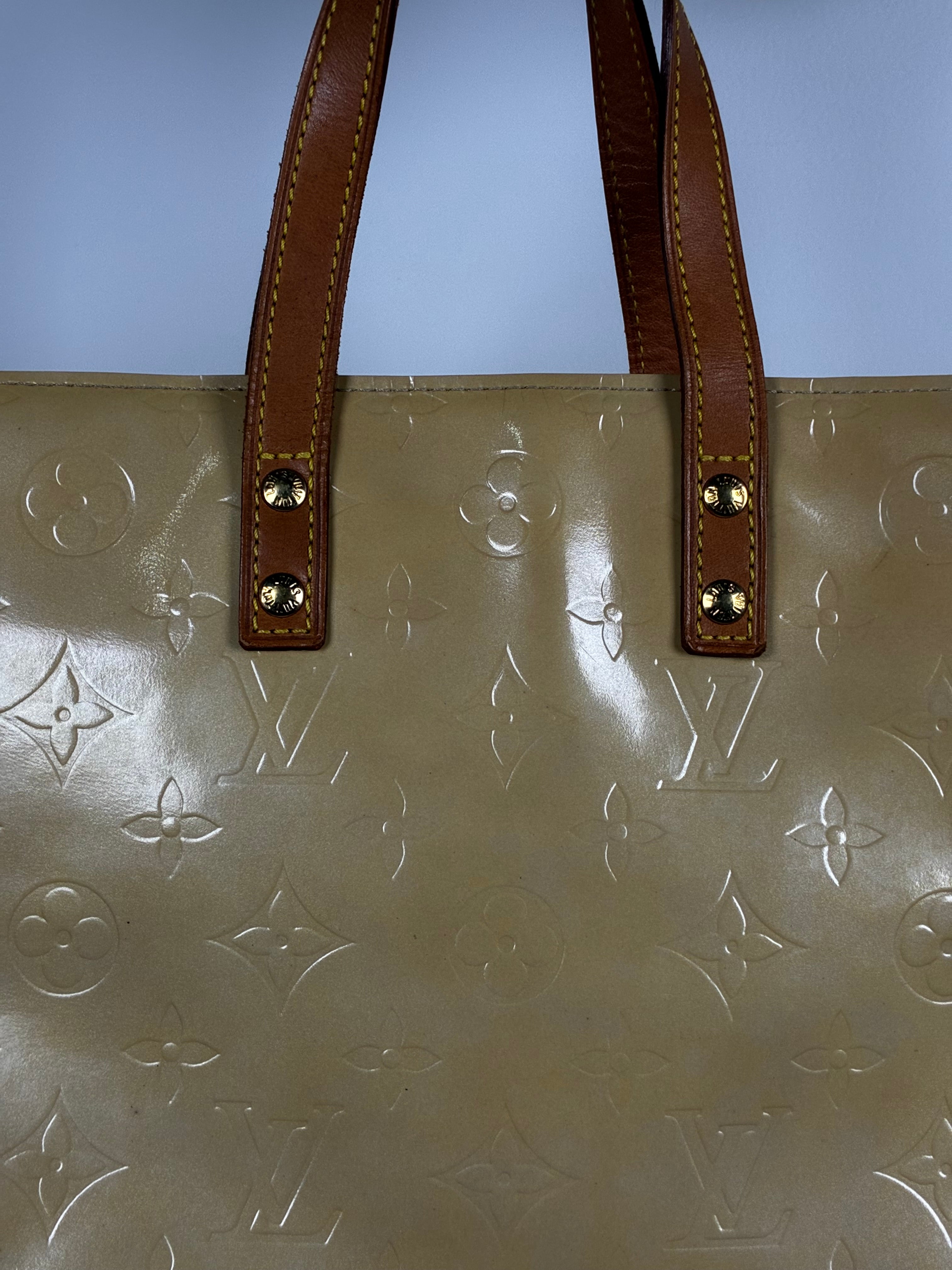 Louis Vuitton sac Alma PM en cuir vernis beige