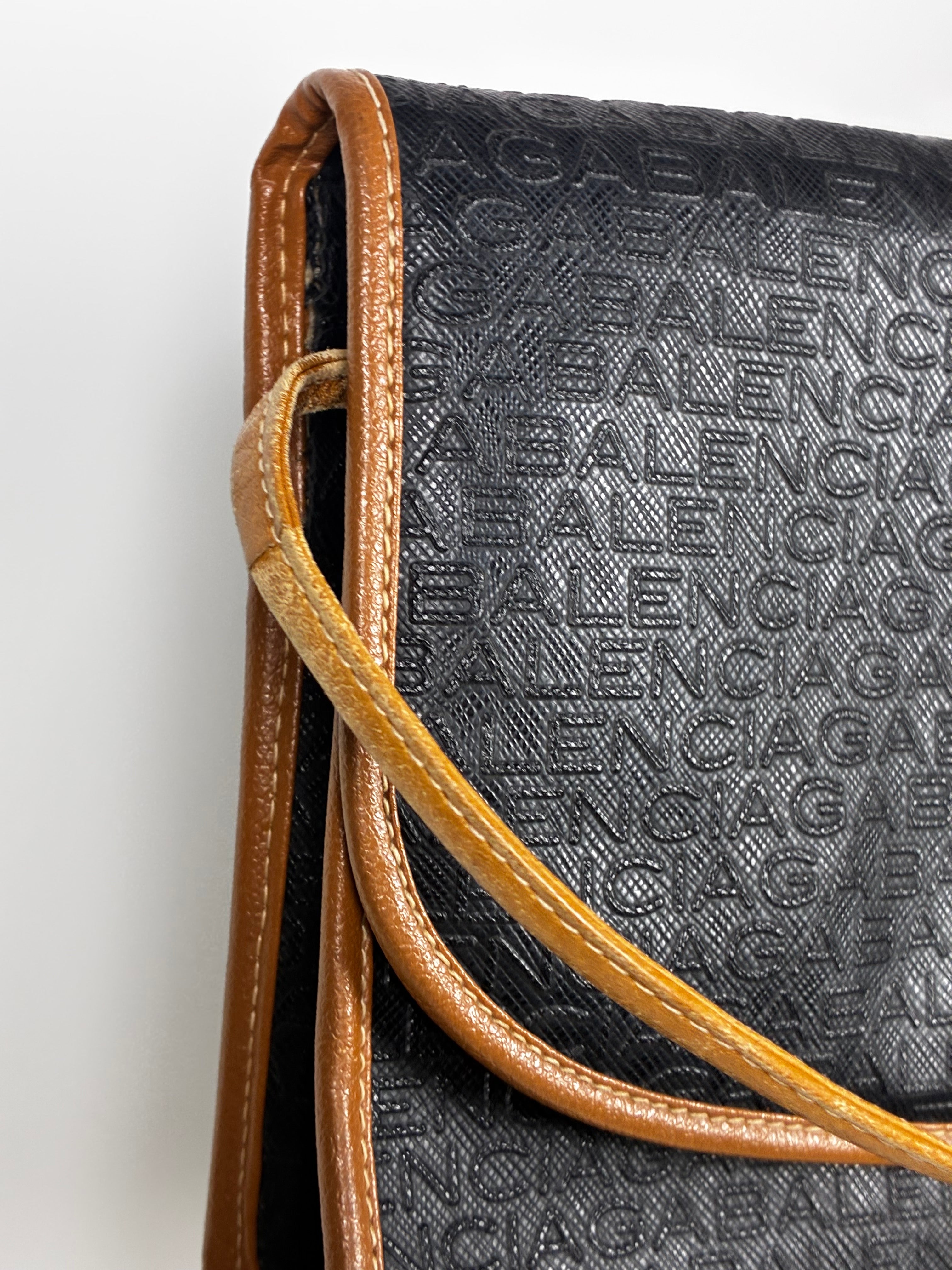 Balenciaga sacoche vintage au logo papillon