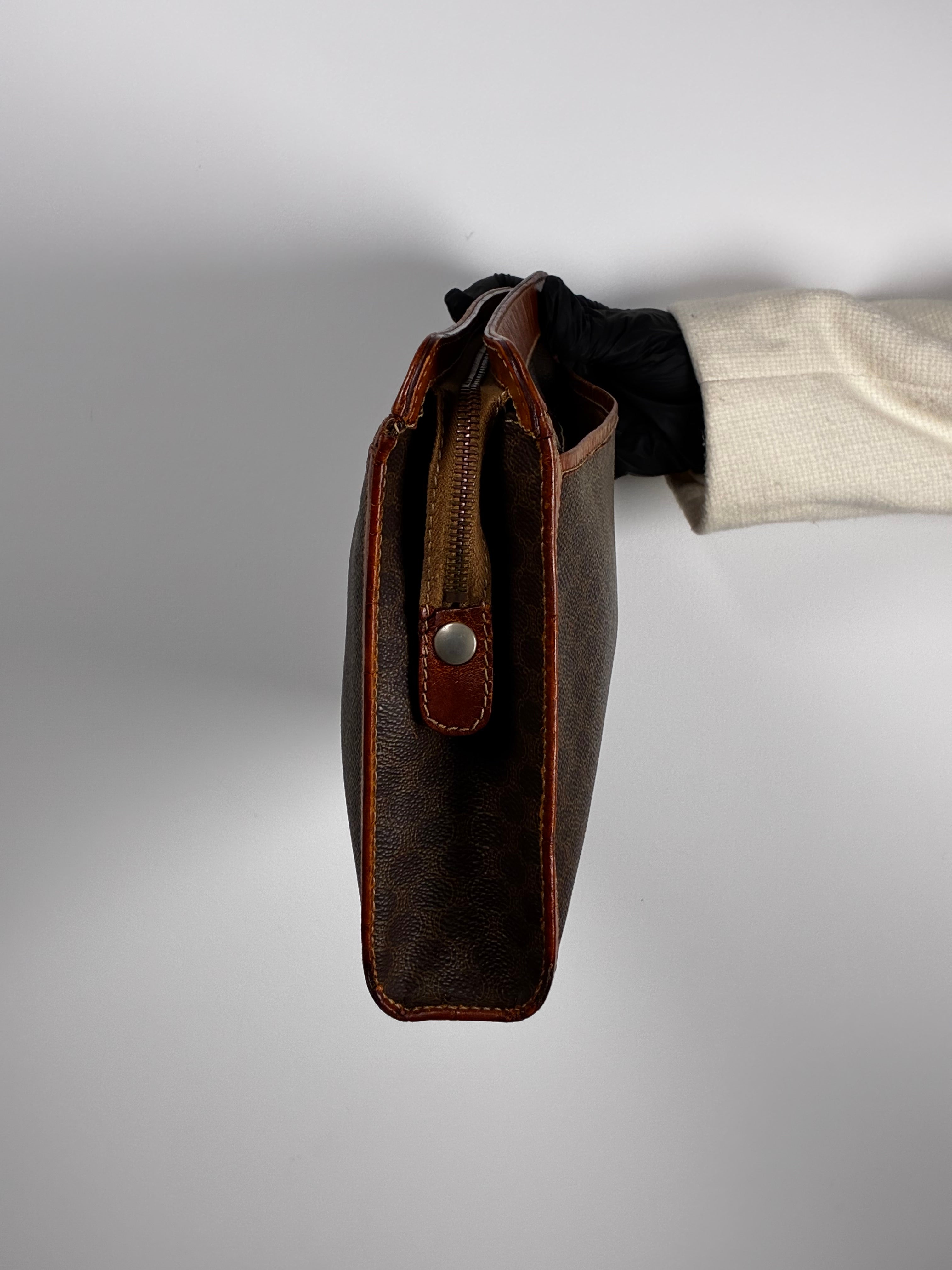 Céline Pochette Macadam en toile monogramme brun et cuir cognac