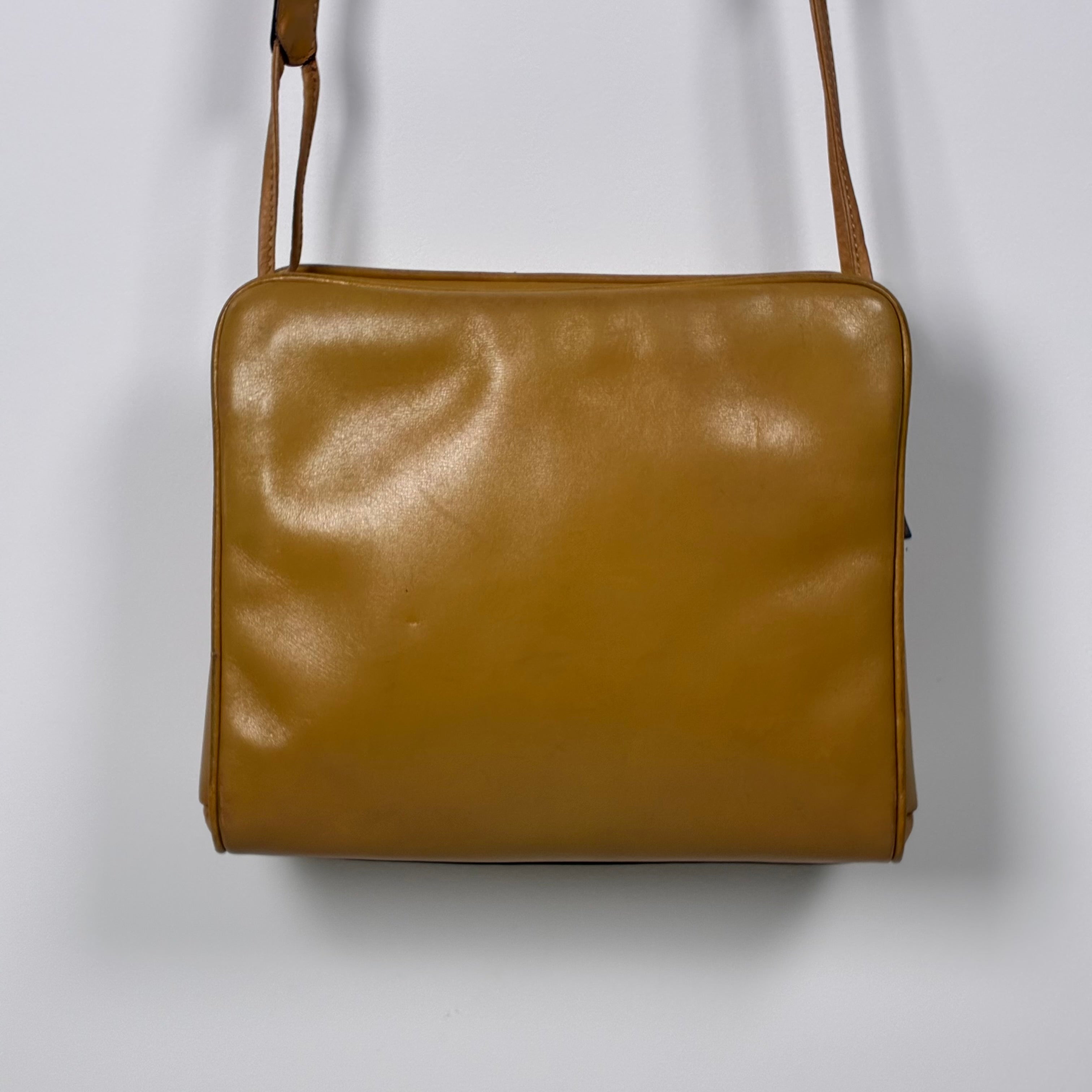 Céline Sac Bandoulière Triomphe Flag en cuir camel