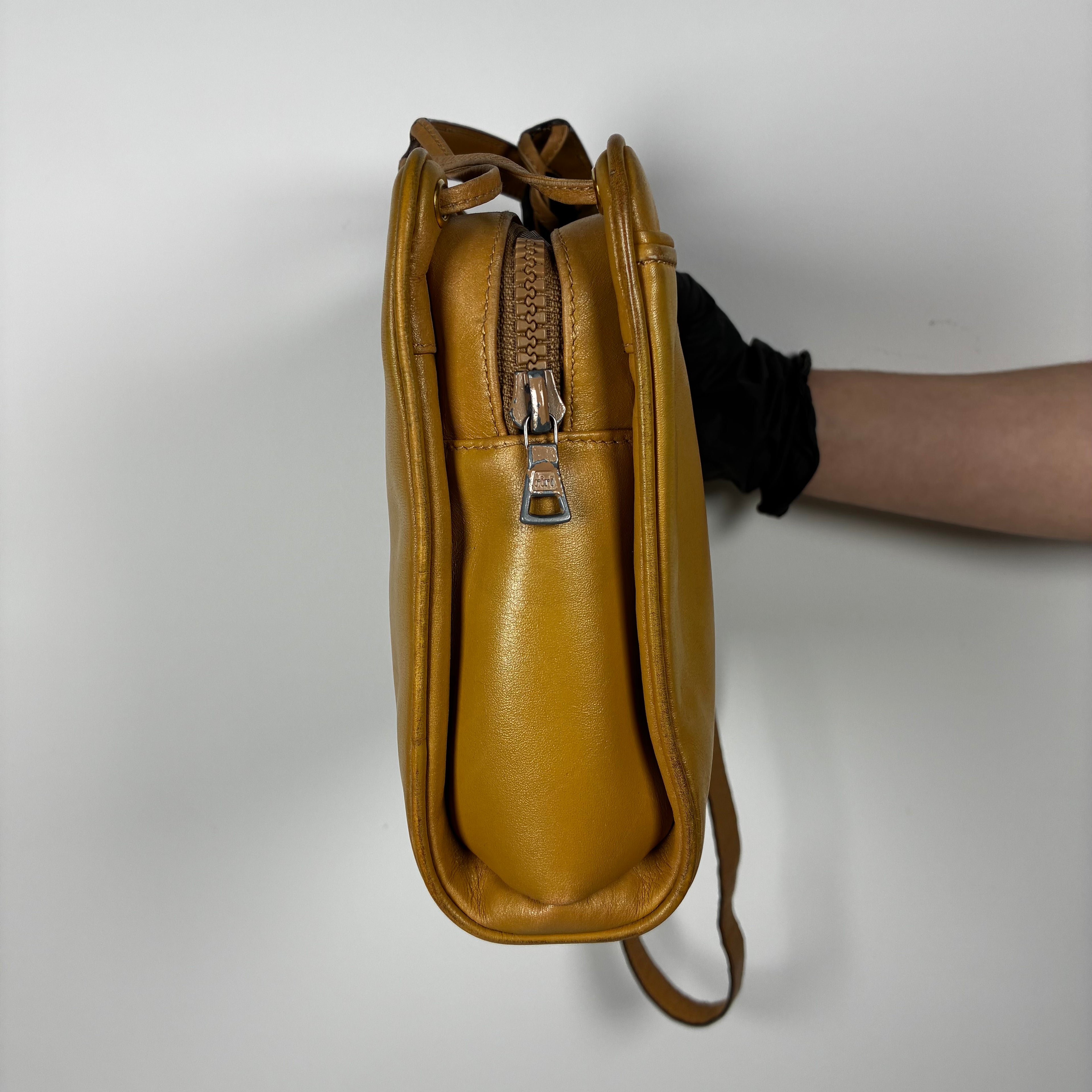 Céline Sac Bandoulière Triomphe Flag en cuir camel