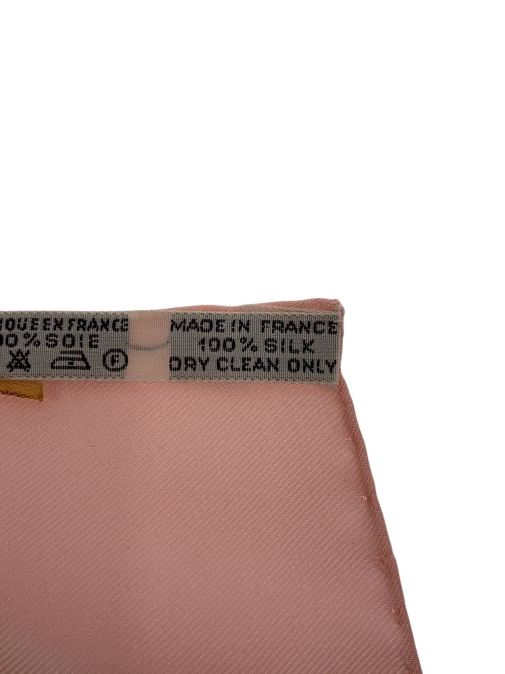 HERMÈS Paris Carré de soie 90x90 Brides de Gala rose saumon fond blanc