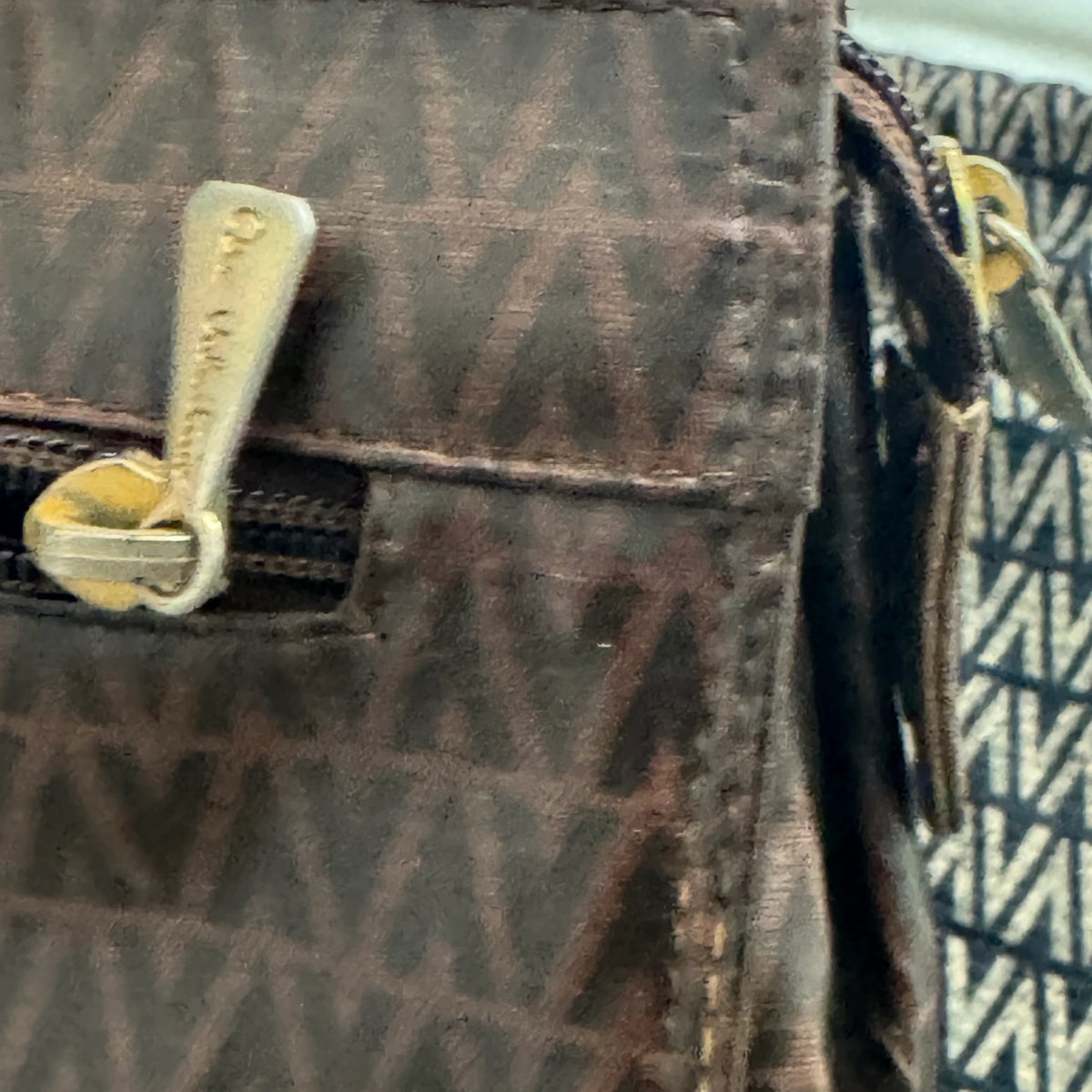 VALENTINO Pochette mario valentino GM marron monogramé avec dustbag