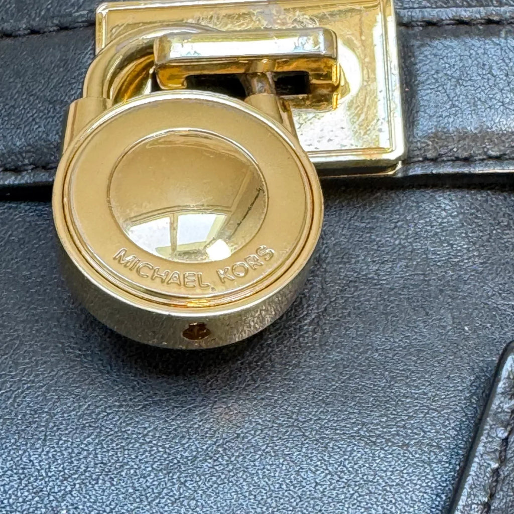 MICHAEL KORS Sac bandoulière noir avec cadenas et clés