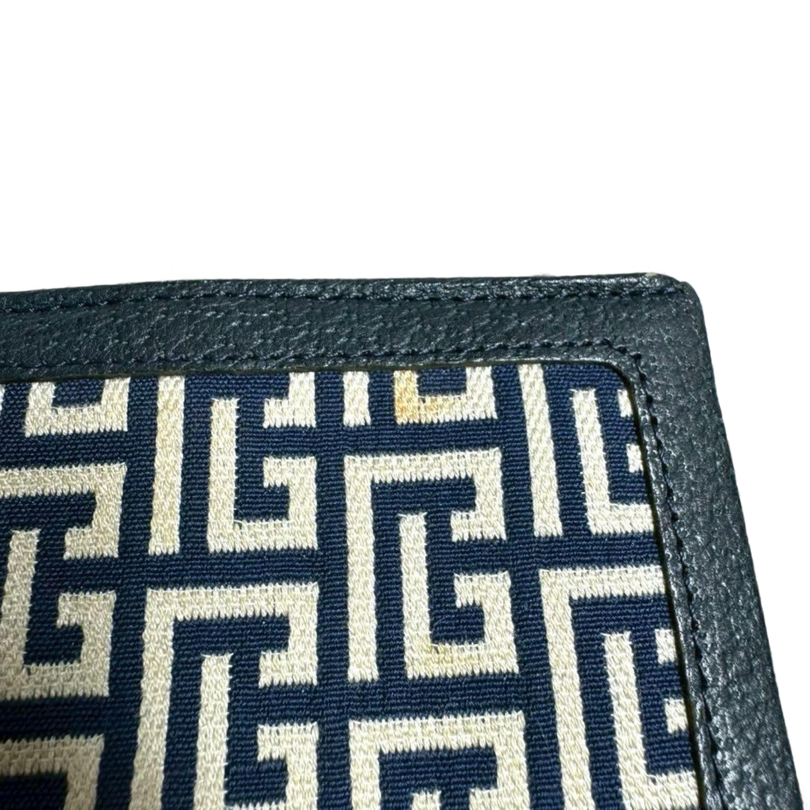 PIERRE BALMAIN Portefeuille à deux volets, orné d'un motif intégral et de finitions dorées