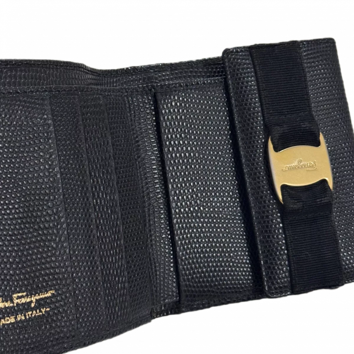 FERRAGAMO Portefeuille noeud Vara noir & bijouterie doré Ferragammo