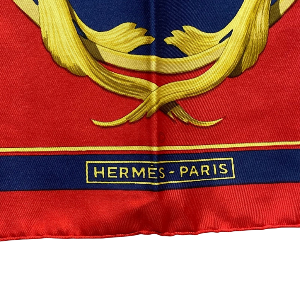 HERMÈS Paris Carré de soie 90x90 couronnes royales rouge marine or