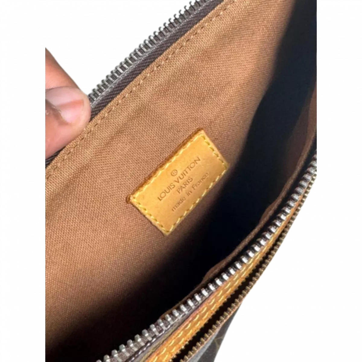 LOUIS VUITTON Pochette Bosphore plate, double zip, bandoulière toile