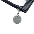 GIVENCHY Pochette portefeuille zippée Givenchy Parfums en cuir verni noir avec logo