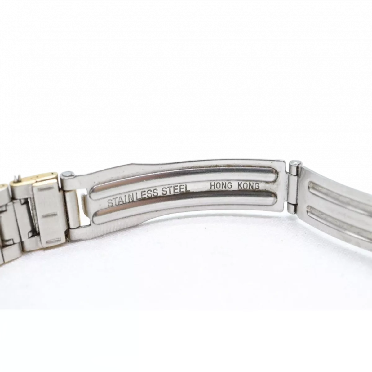 PIERRE CARDIN Montre-bracelet Pierre Cardin, en état de marche, pile remplacée