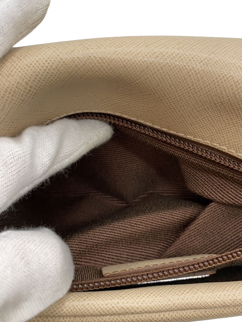 SALVATORE FERRAGAMO Sac pochette chaîne cuir saffiano beige nœud Vara